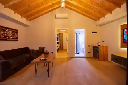 Sandal Otel - 123