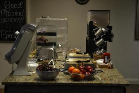 EverSpring Inn & Suites - 11