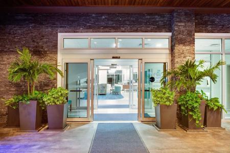 Holiday Inn Express & Suites Beach Beachfront by IHG - 26