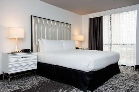 DoubleTree by Hilton - 41
