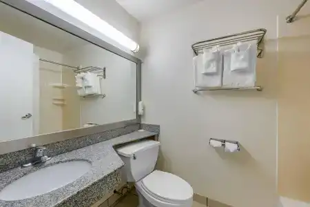 Quality Inn Riverview Enola-Harrisburg - 43