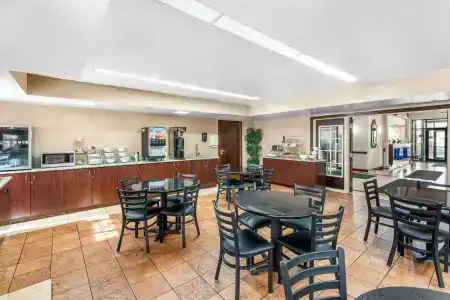 Clarion Inn & Suites Northwest - 26