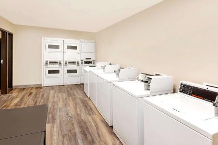 WoodSpring Suites - 8