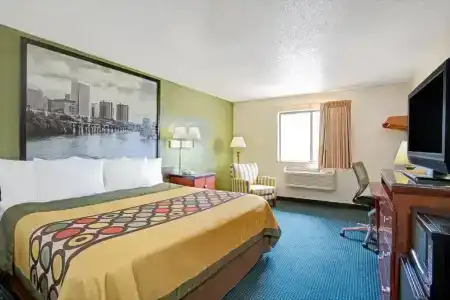 Super 8 by Wyndham/Jefferson Ave. - 15