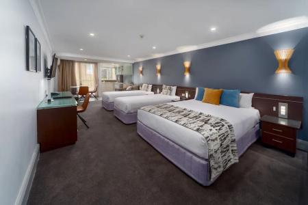 Hyde Park Inn - 83