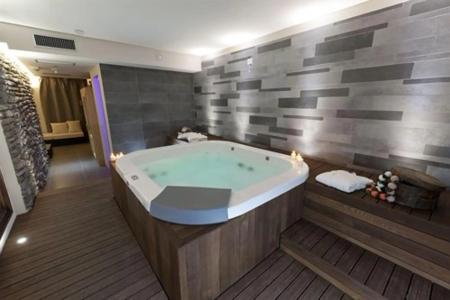 Hb Aosta & Balcony Spa - 15
