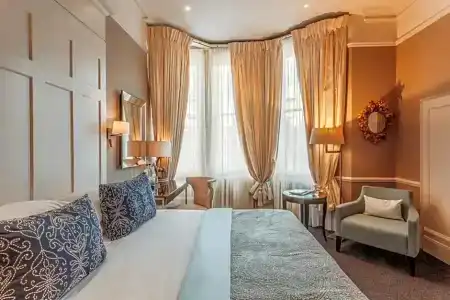 11 Cadogan Gardens & - 64