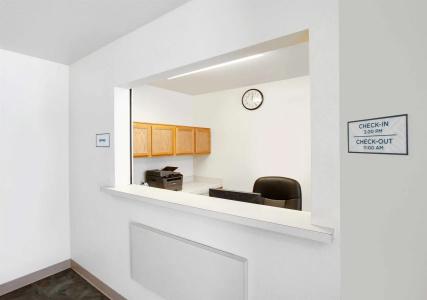 WoodSpring Suites - 4