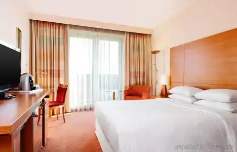 Sheraton Duesseldorf Airport - 37
