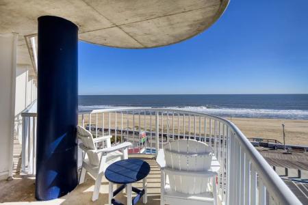 Commander & Suites - 76