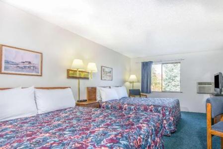 Super 8 by Wyndham/Brooks Street - 19