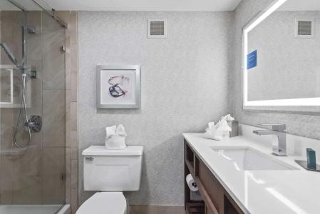 DoubleTree by Hilton - 52