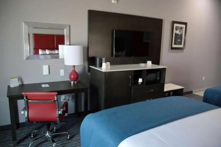 Best Western Plus Airport Inn & Suites - 43