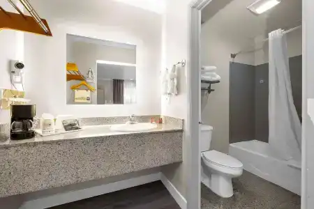 Howard Johnson by Wyndham San Francisco Marina District - 46