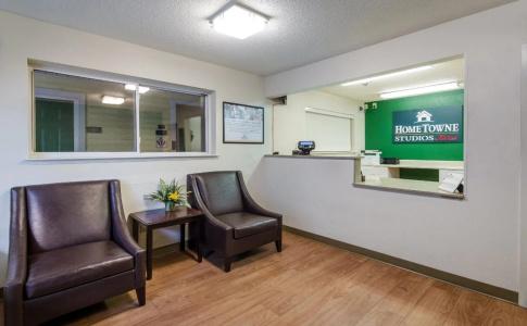 Hometowne Studios by Red Roof - University Pkwy - 1