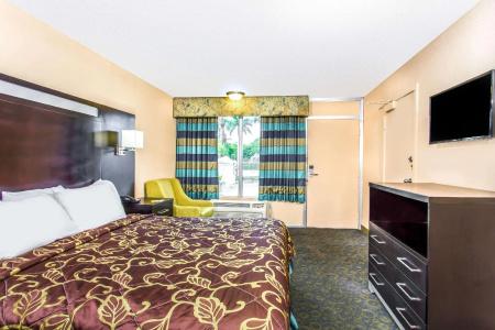 Days Inn by Wyndham Fort Lauderdale Airport Cruise Port - 15