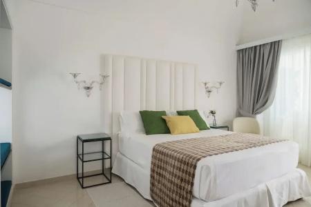 Eden Roc Suites - 329