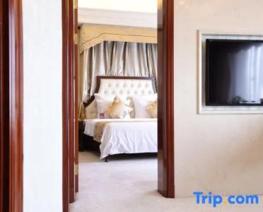 Nanjing Grand - 128