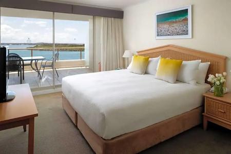 Rydges - 82