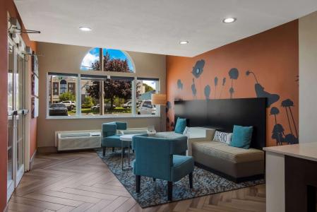 Erie Inn and Suites - 16