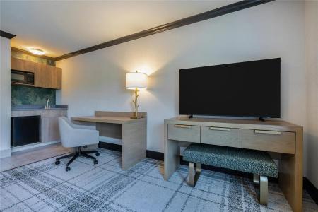 DoubleTree by Hilton - 93