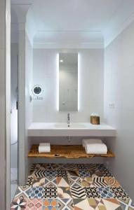 Atocha Madrid, Tapestry Collection by Hilton - 60