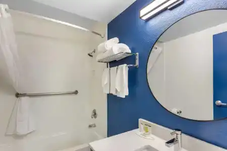 Super 8 by Wyndham Chicago IL - 11