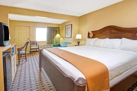 TraveSuites by Wyndham East Gate Orange - 3