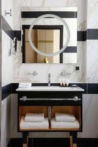 Niepce Paris, Curio Collection By Hilton - 23