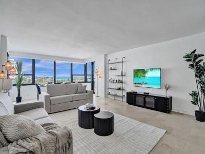 The Alexander All Suites - 405