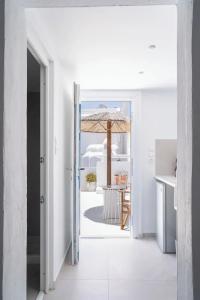 Eleanna's - 124