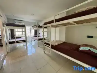 Ananas Phuket Central Hostel - 32