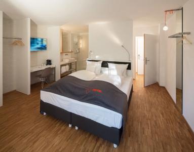 V-Hotel - 1