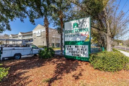 HomeTowne Studios by Red Roof Orlando - Casselberry - 9