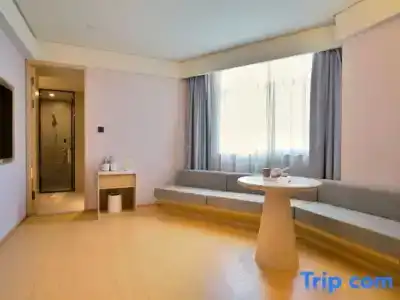 JI Shanghai Hongqiao National Convention and Exhibition Center Huaxiang Road - 42