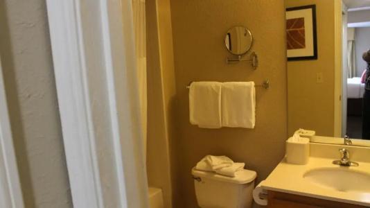 Hawthorn Suites East - 102