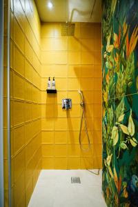 Maroon Bottle Boutique Suites - 36
