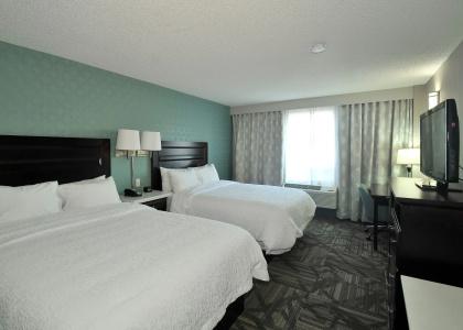 Hampton Inn & Suites by Hilton-Airport - 4