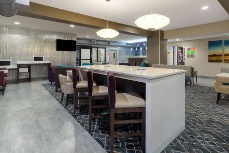 La Quinta by Wyndham Airport - 20