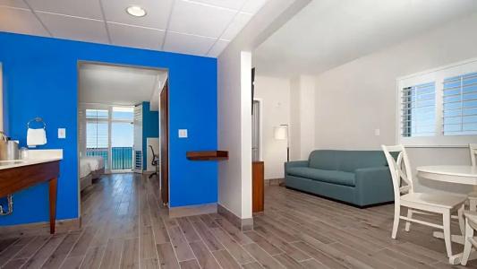 Holiday Inn Express & Suites Beach Beachfront by IHG - 151