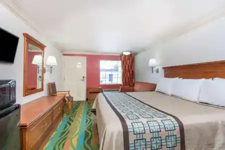 Days Inn by Wyndham Virginia Beach Town Center - 27