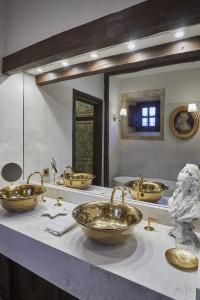Helguera Palacio Boutique & Antique - 11