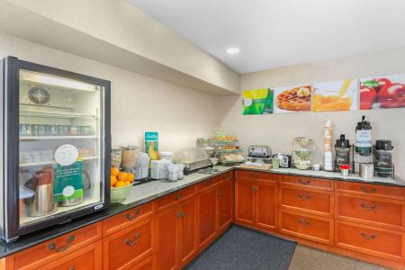 Quality Inn & Suites Oceanside Near Camp Pendleton - 11