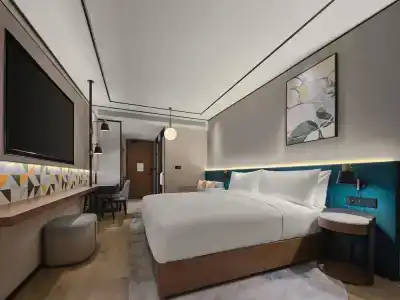 Hilton Garden Inn West Lake - 54