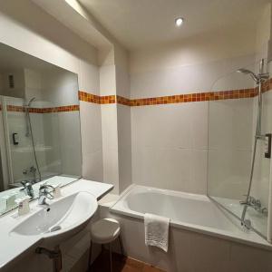 Kyriad Tours Centre - 34
