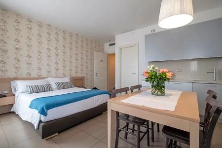 Le Rose Suite - 111