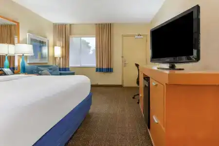 La Quinta Inn by Wyndham Ft. Lauderdale Northeast - 5