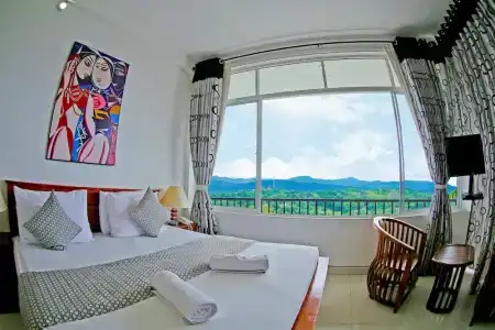 Romance Hills - 211