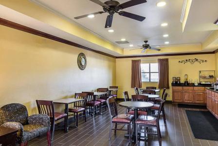 Econo Inn & Suites Sw - 13