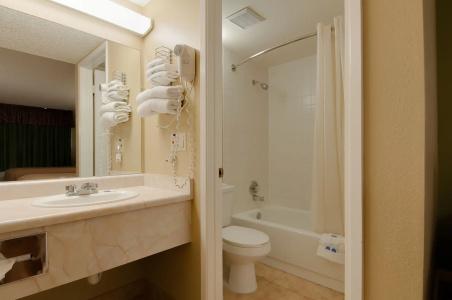 Vagabond Inn North - 4